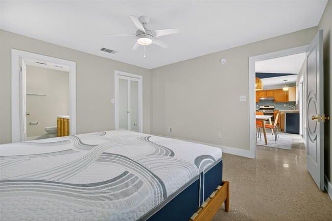 Building Photo - 1182 Waller St