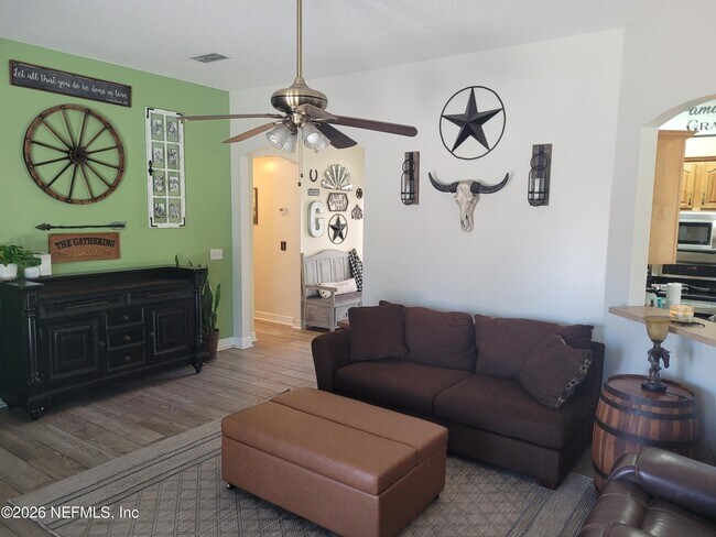 Building Photo - 906 County Rd 217