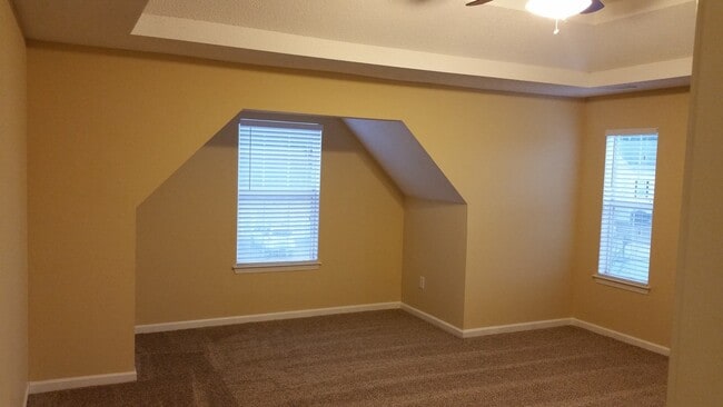 Building Photo - Beautiful 4-bedroom, 2.5 bath home!! (vide...