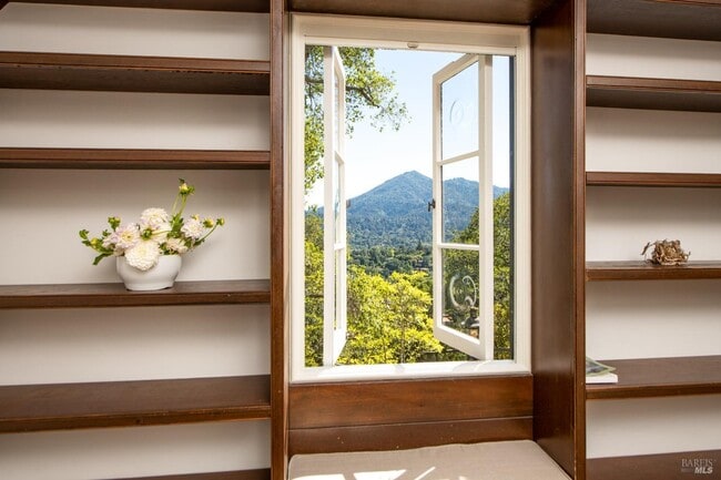 Building Photo - 20 Vista Dr