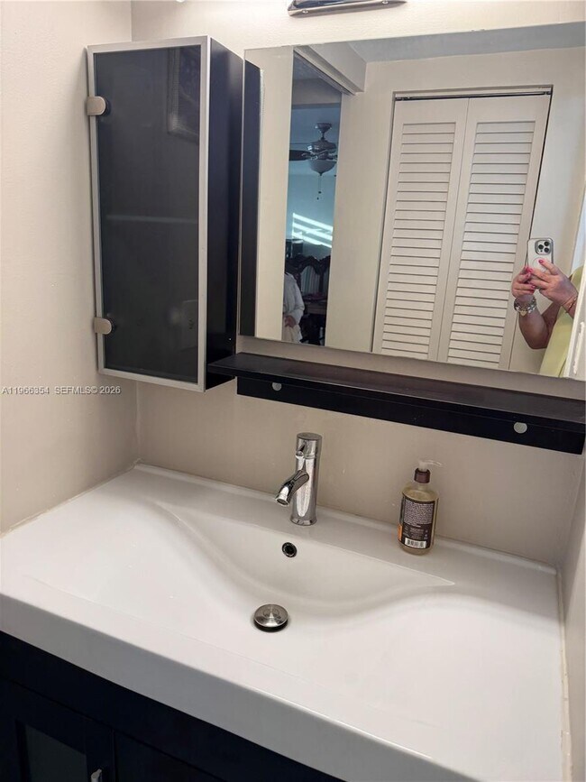 Building Photo - 2899 Collins Ave