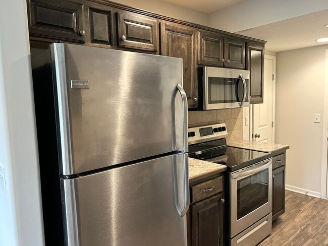 Building Photo - 3 Bed Townhome in Grain Valley