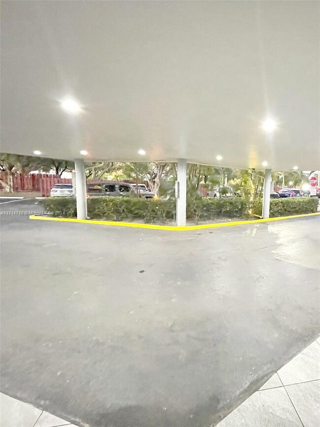 Building Photo - 1300 NE Miami Gardens Dr