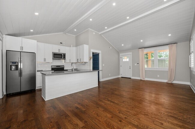 Building Photo - 2600 Aspen Dr