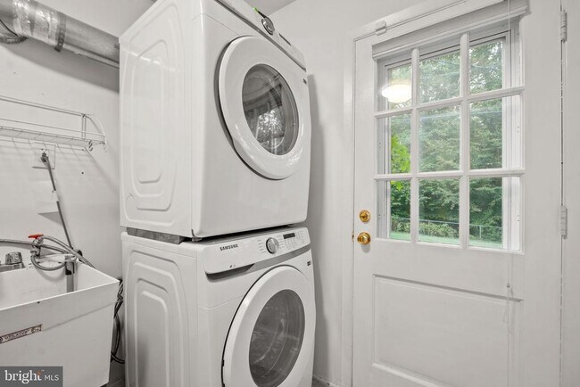 Building Photo - 3816 Irongate Ln