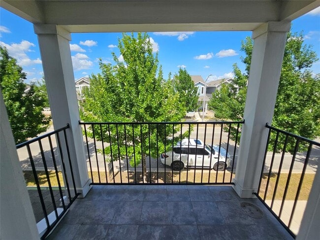 Building Photo - 1721 Artesian Spgs Xing