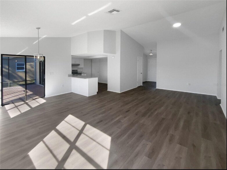 Building Photo - 7846 Cayuga Dr