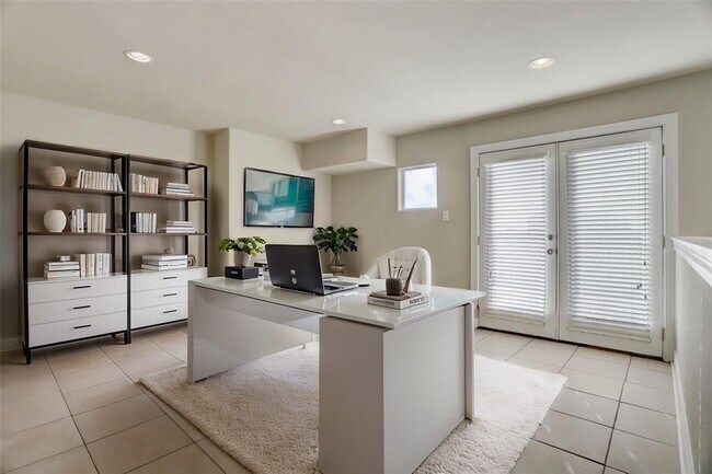 Building Photo - 9133 Creekstone Lake Dr