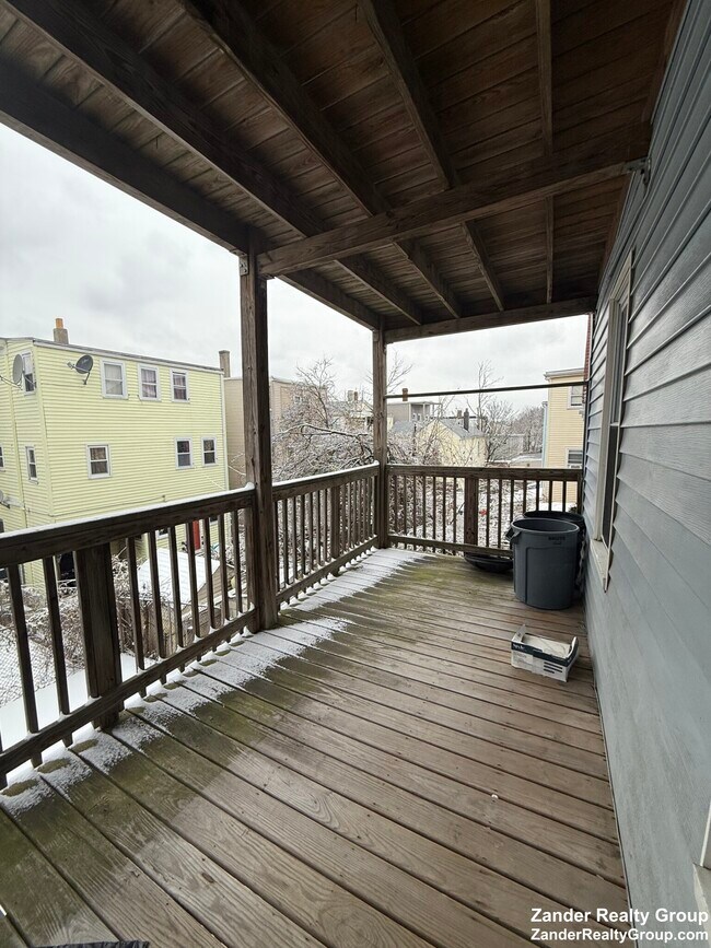 Building Photo - 2A Marshfield St