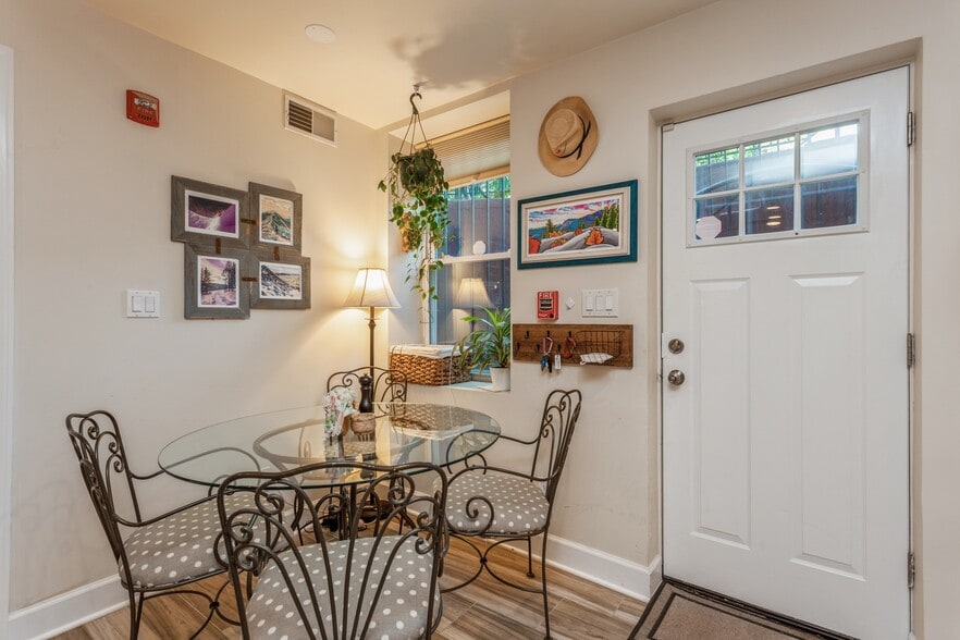 Building Photo - 304 Q St NW