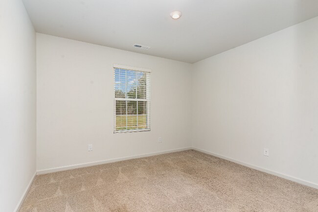 Building Photo - 385 Dasu Dr