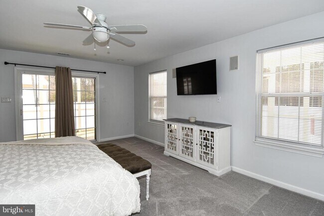 Building Photo - 10049 Meleen Dr