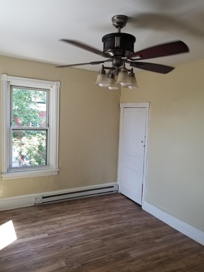 Building Photo - 2200 Washington St