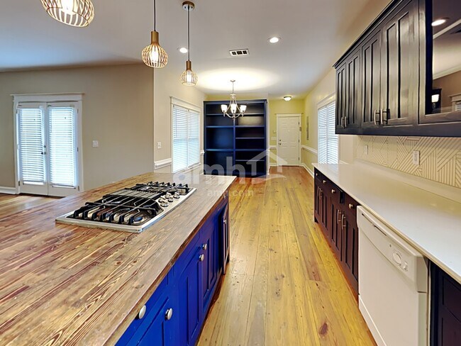 Building Photo - 145 Memory Ln