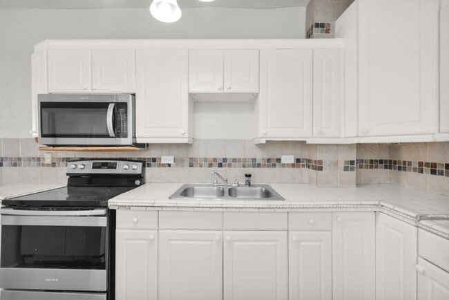 Building Photo - 1542 Warren St