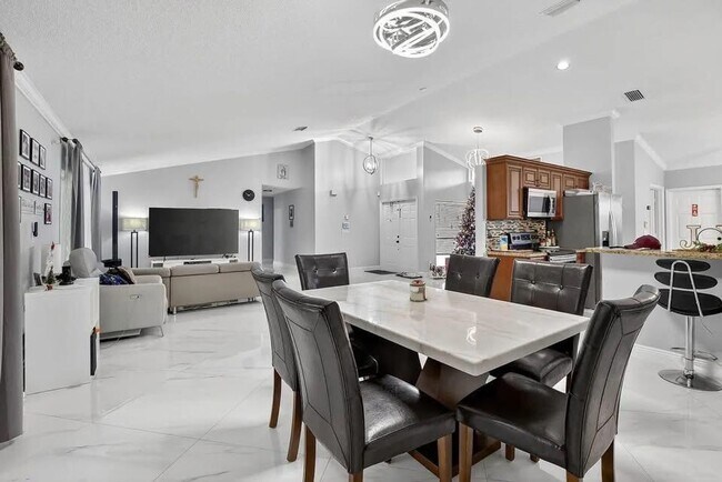 Building Photo - 12623 SW 8th Ct