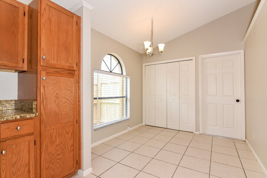Building Photo - 600 Birgham Pl
