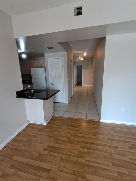 Building Photo - 2100 Greenview Shores Blvd