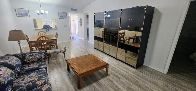 Building Photo - 3061 Holiday Springs Blvd