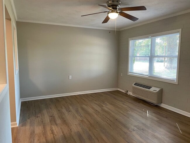 Building Photo - Updated Two Bedroom Duplex in Lincolnton