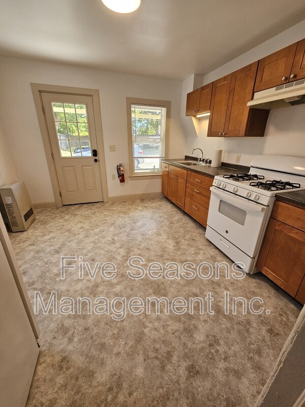 Building Photo - 206-208 North Champlain Street - 208