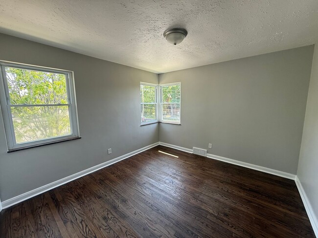 Building Photo - 4101 Ridge Rd