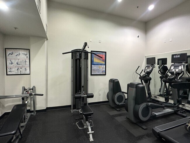 Building Photo - Beautiful 1 Bed Condo Downtown New Orleans