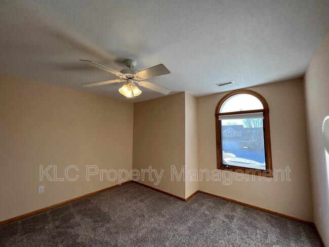 Building Photo - 15177 Hawthorn Dr