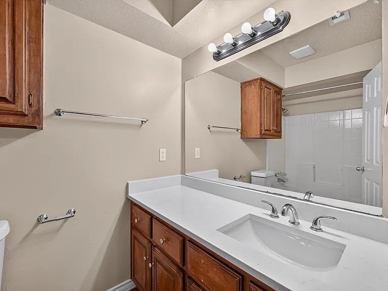 Building Photo - 828 Haverford Ln