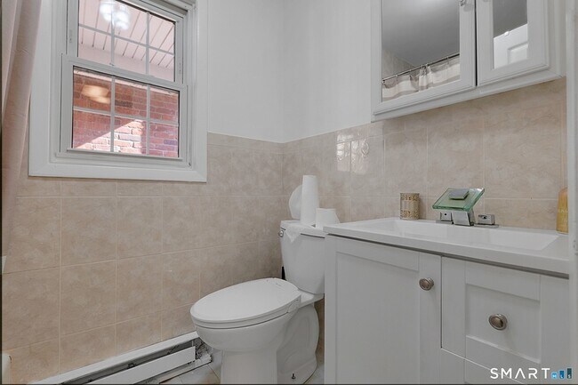 Building Photo - 44 Garden St