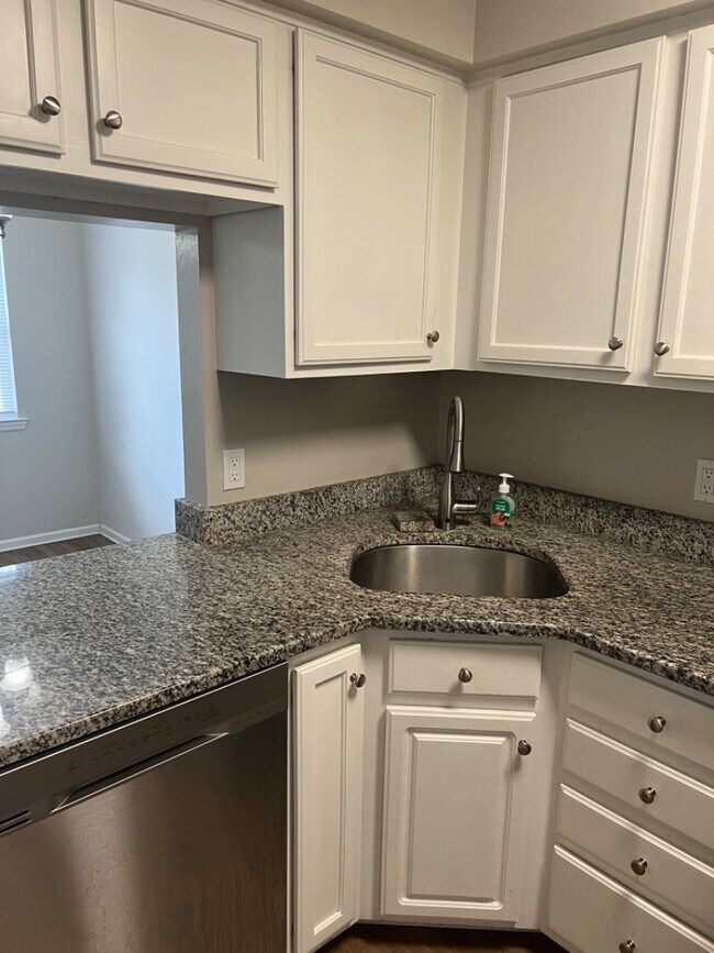 Building Photo - 72 Boyd St