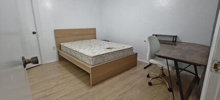 Building Photo - 4000 SW 23rd St