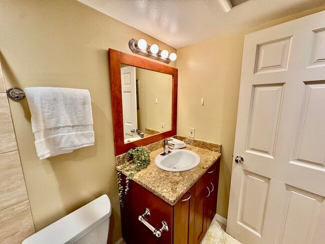 Building Photo - Charming One-Bedroom near Downtown Seattle!!!