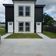 Building Photo - 308 Arms St