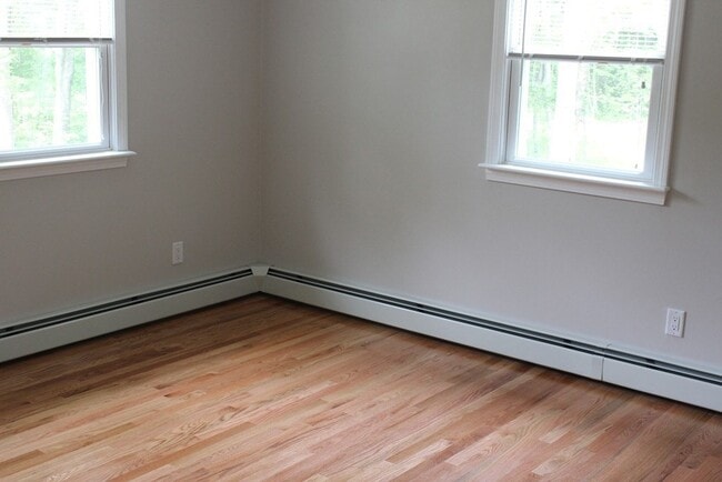 Building Photo - 48 Colonial Way