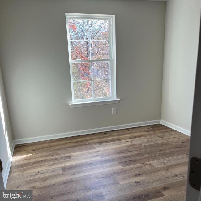 Building Photo - 7 Maloney Ave