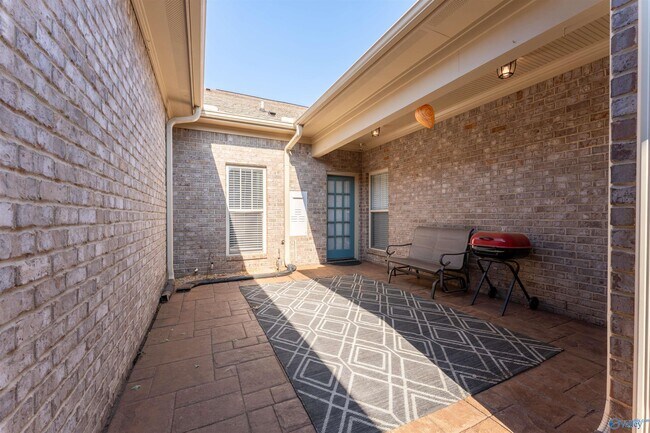 Building Photo - 525 W Mossyleaf Dr SW