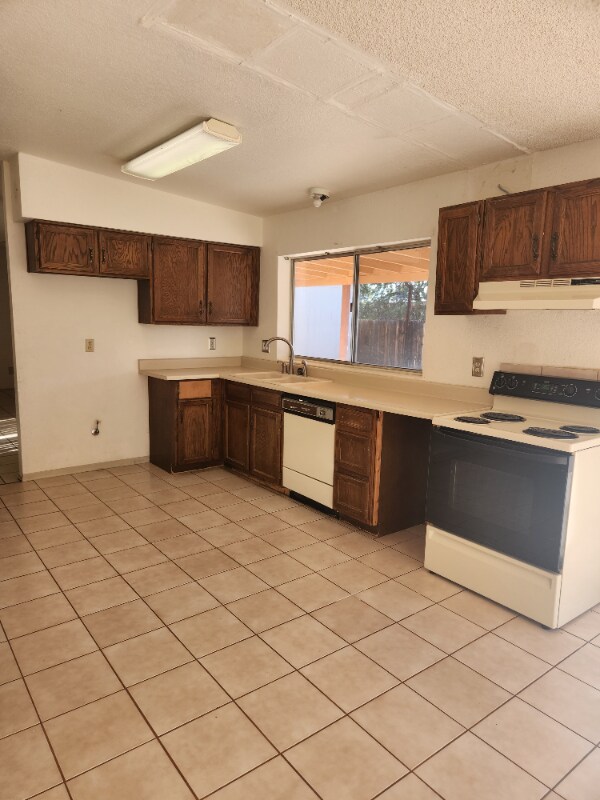 Building Photo - 9660 E Quail Pl