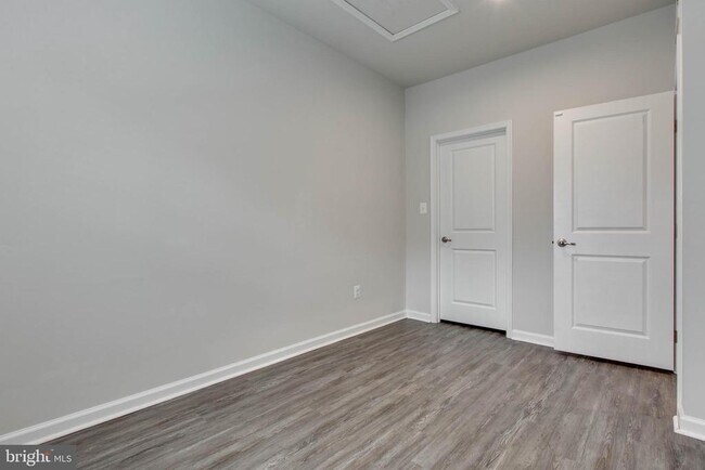 Building Photo - 3004 Cornfield Ave