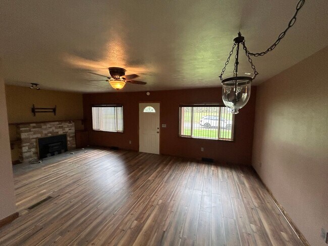 Building Photo - Charming 4 Bed, 1 Bath Home in Spokane Val...