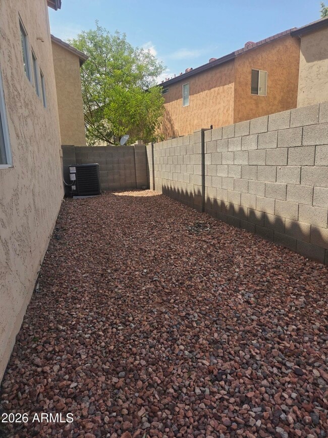 Building Photo - 1442 E Mobile Ln