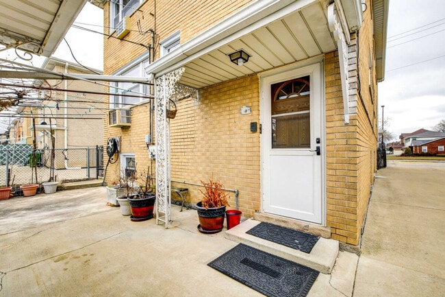 Building Photo - 5212 Avery Pl