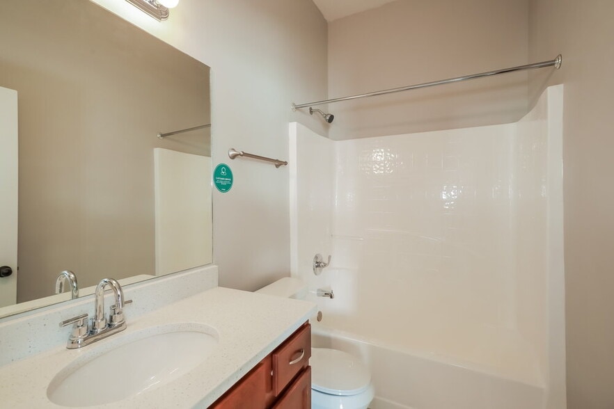 Building Photo - 3163 Pine Haven Dr