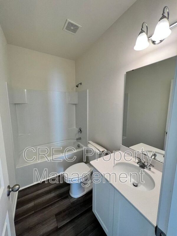 Building Photo - 475 Pender Woods Dr