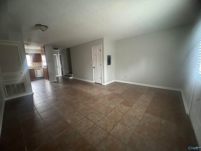 Building Photo - 210 Marinawoods Dr SE