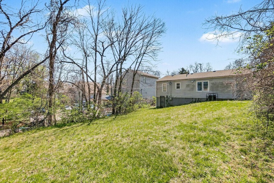 Building Photo - 3854 E 59th St