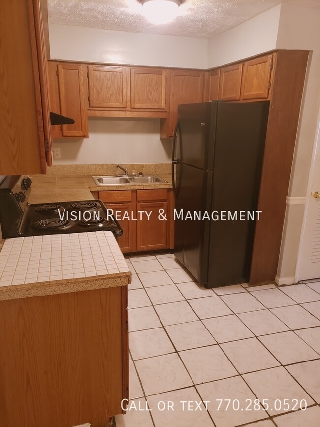 Building Photo - 2BR/1.5BA  Townhome Lithonia