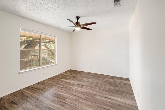 Building Photo - 509 Cedar Dr