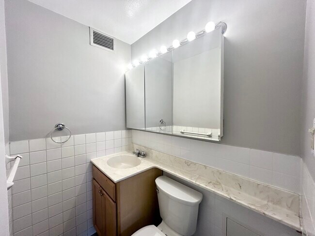 Building Photo - 3950 N Lake Shore Dr