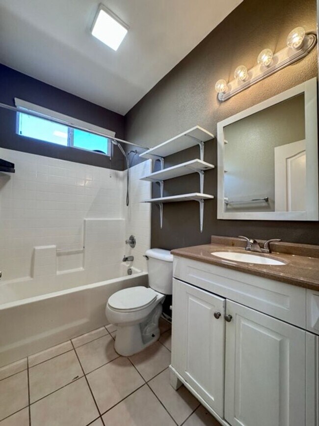 Building Photo - Beautiful Two Story 5 bedroom Home in the ...